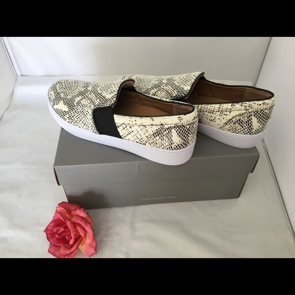 LAST PAIR SIZE 8 NWT VIONIC DEMETRA SLIP ON SHOES - Picture 2 of 11